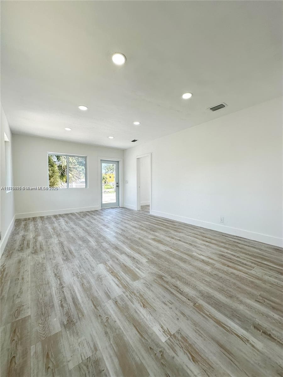 2740 NW 49th St, Miami FL 33142 photo 3