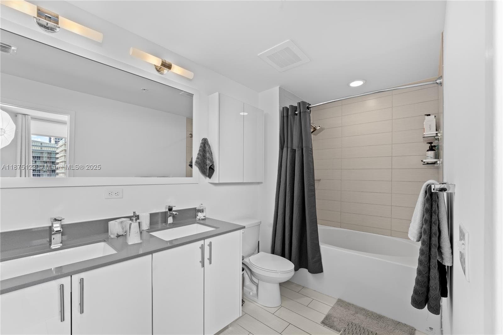 999 SW 1st Ave # 3304, Miami FL 33130 photo 3