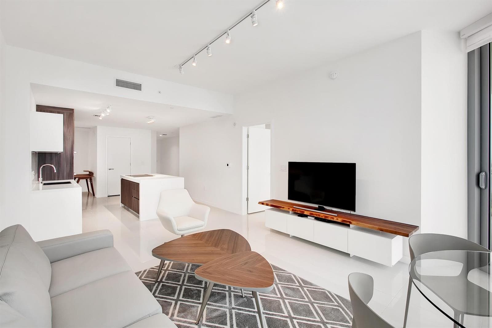 851 NE 1st Avenue # 2005, Miami FL 33132 photo 2