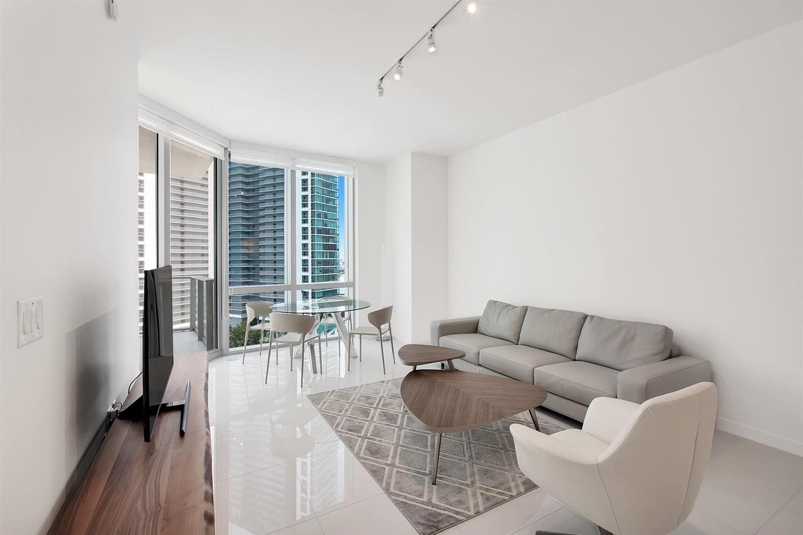 851 NE 1st Avenue # 2005, Miami FL 33132 photo 3