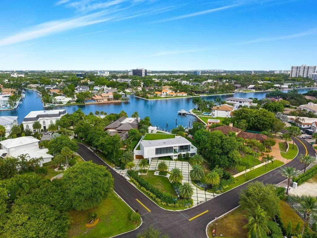 19 Gatehouse Road, Sea Ranch Lakes FL 33308 photo 2