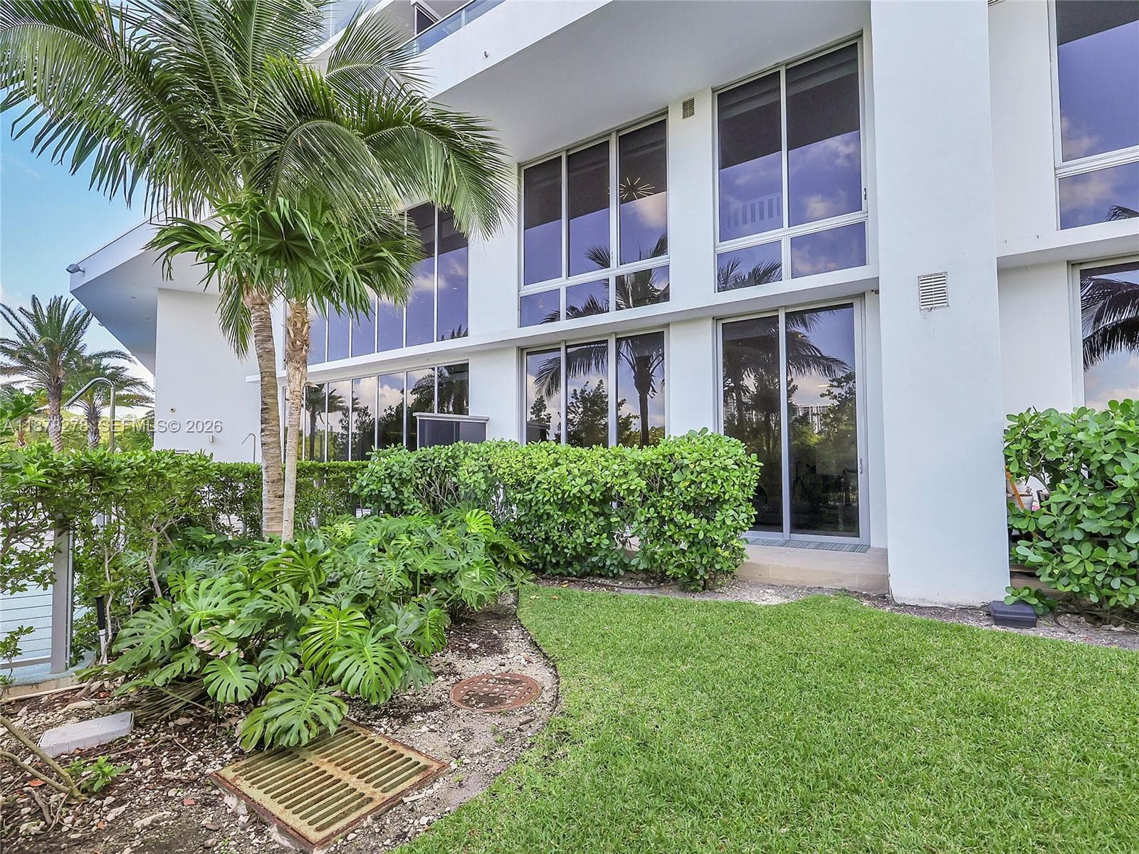 16385 Biscayne Blvd # 105, North Miami Beach FL 33160 photo 2