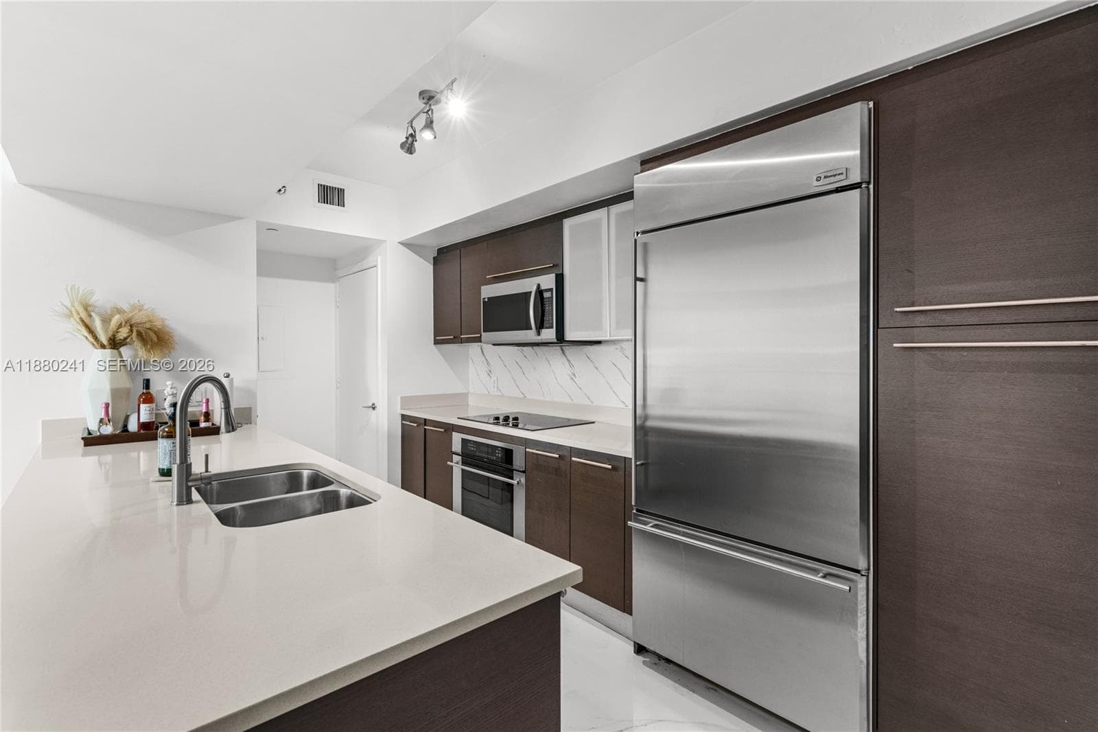 55 SE 6th St # 1203, Miami FL 33131 photo 2