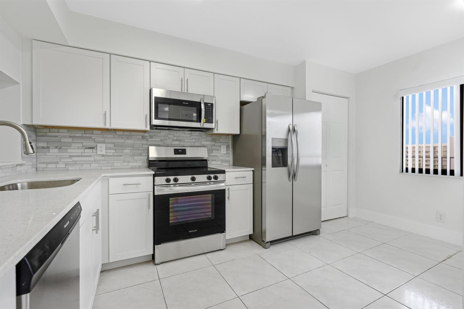 2200 S Cypress Bend Drive # 805, Pompano Beach FL 33069 photo 2