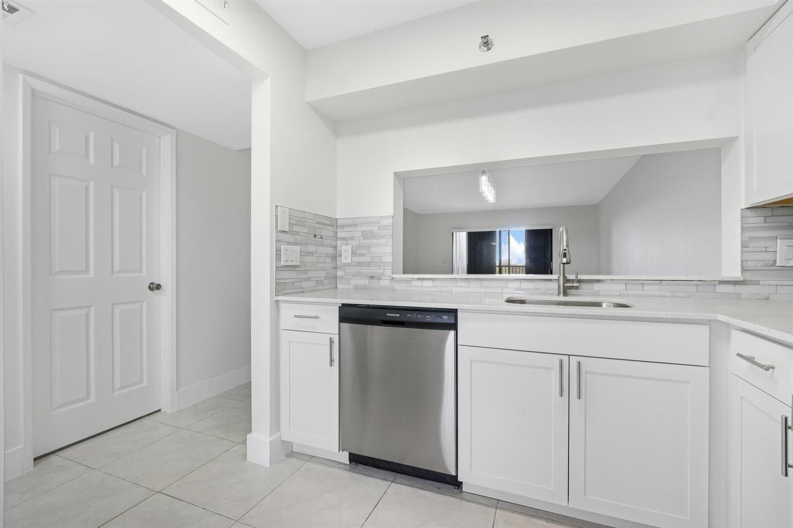 2200 S Cypress Bend Drive # 805, Pompano Beach FL 33069 photo 5