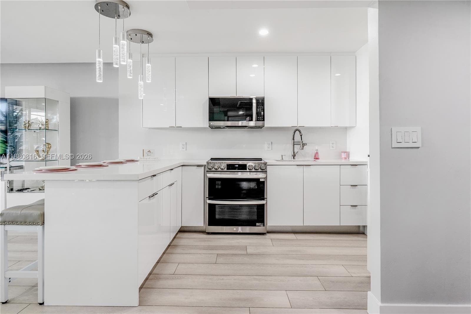 100 Lincoln Rd # 323, Miami Beach FL 33139 photo 2