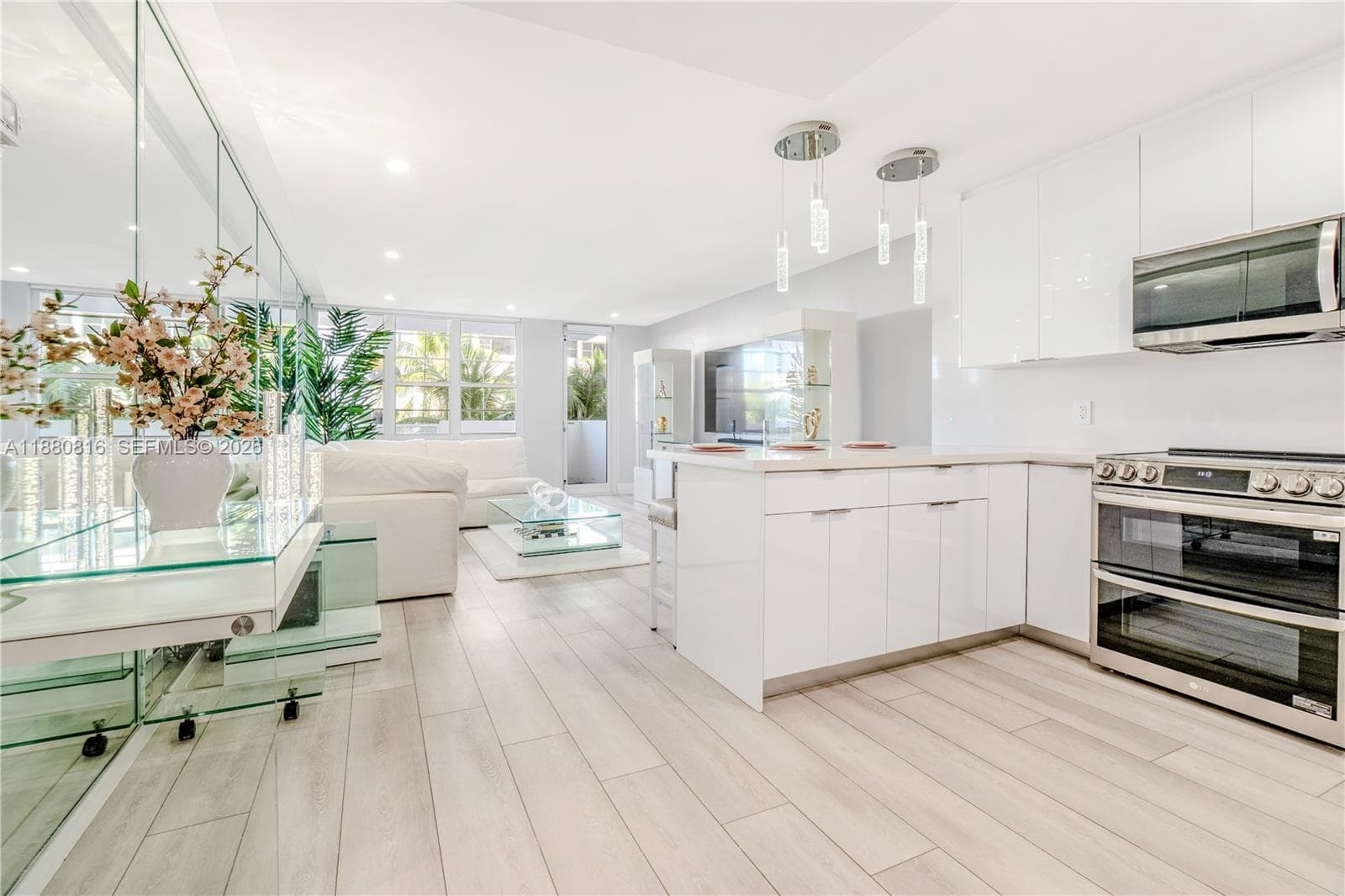 100 Lincoln Rd # 323, Miami Beach FL 33139 photo 4