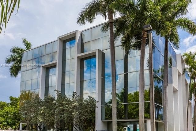 16855 NE 2 AVE # N104, North Miami Beach FL 33162 photo 2