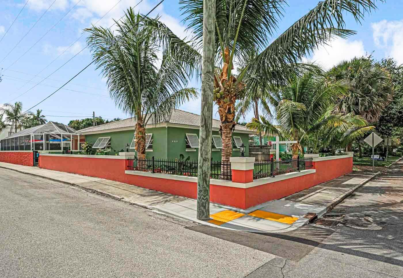 532 N Palmway, FL 33460 photo 2