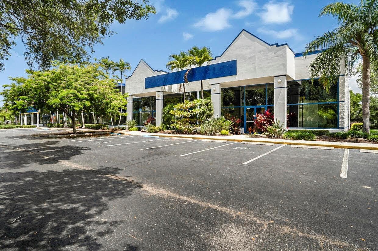 1605 W Oakland Park Boulevard, Oakland Park FL 33311 photo 3