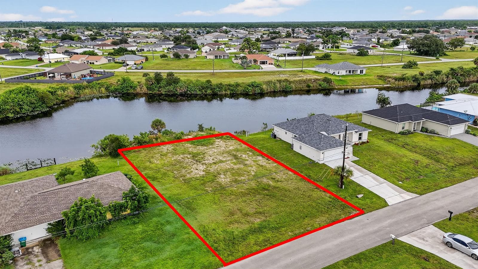 2616 NW 4th Place, Cape Coral FL 33993 photo 2