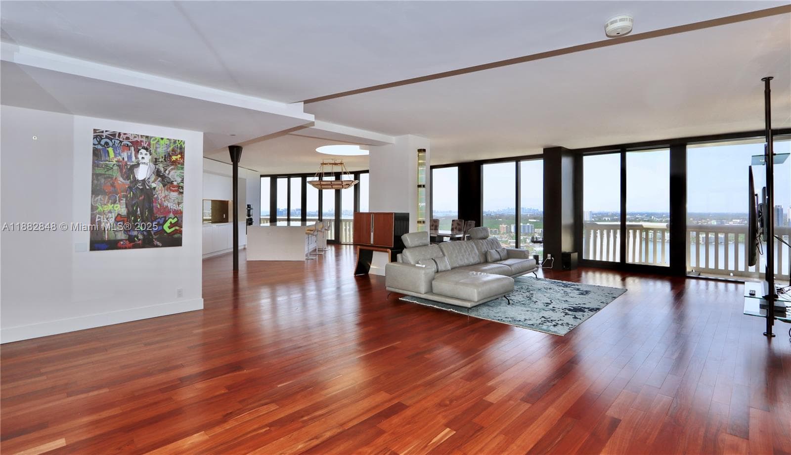 1000 Island Blvd, Aventura FL 33160 photo 2