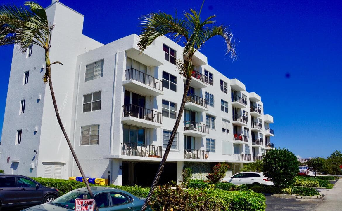 301 Croton Avenue # 305, Lantana FL 33462 photo 2