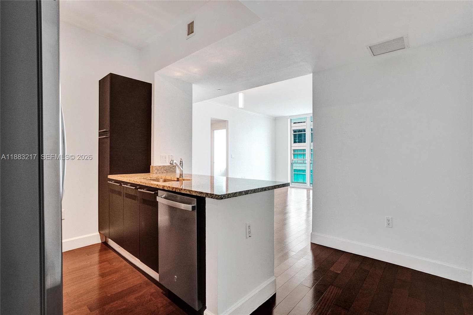 950 Brickell Bay Dr # 1704, Miami FL 33131 photo 4