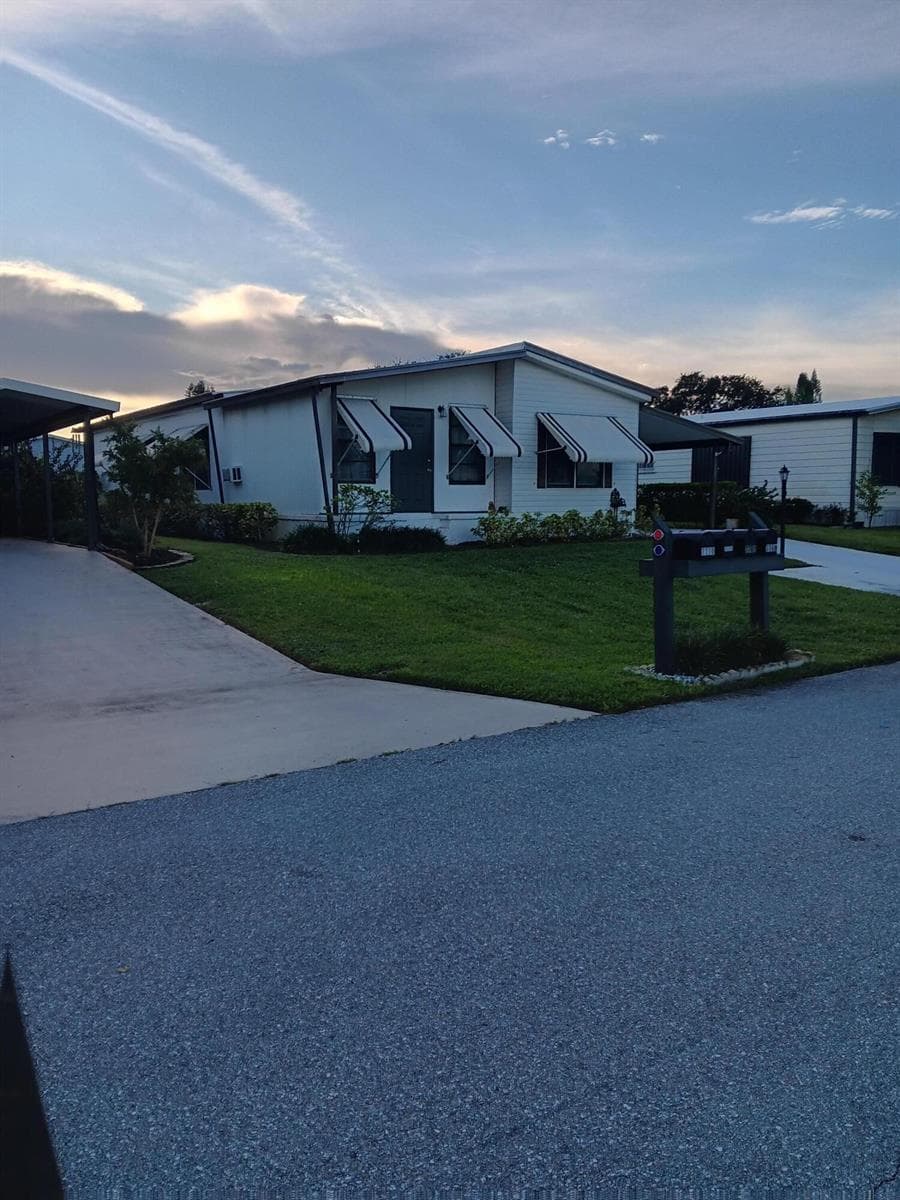 7781 SE Shenandoah Drive, Hobe Sound FL 33455 photo 2