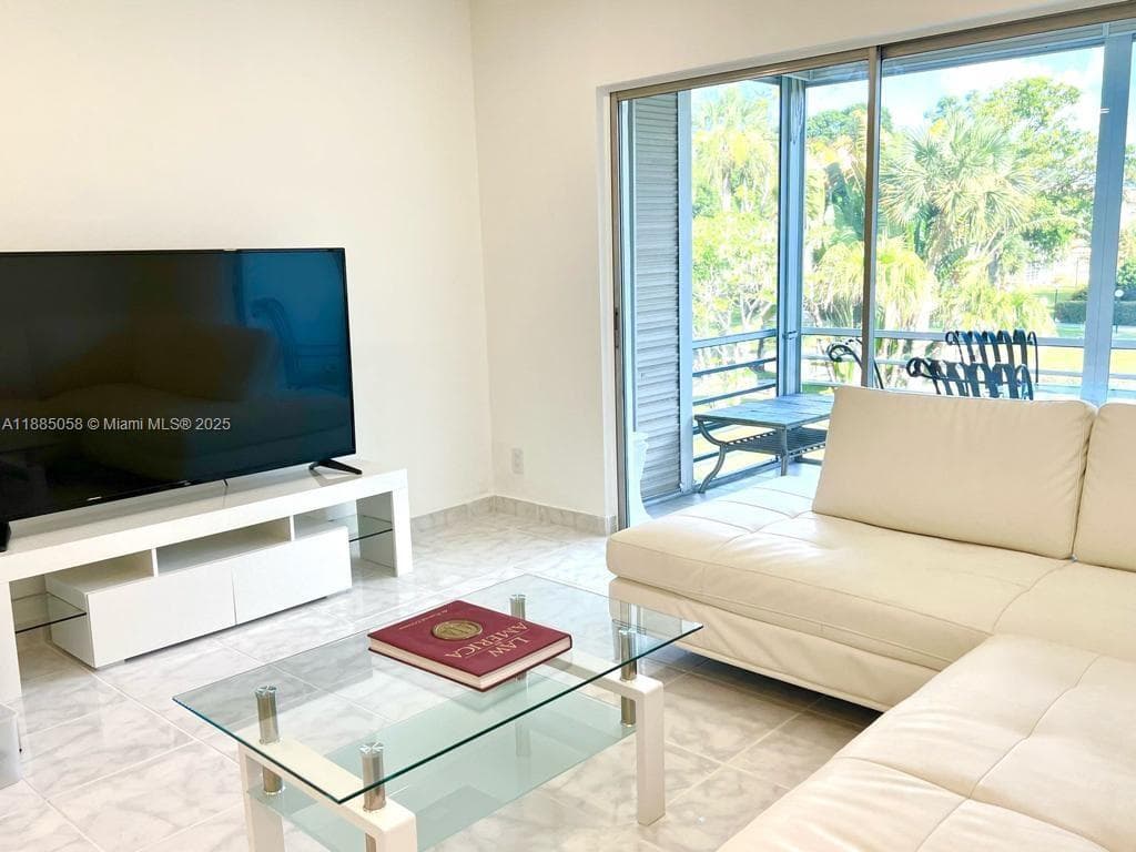 5051 W Oakland Park Blvd # 204, Lauderdale Lakes FL 33313 photo 2