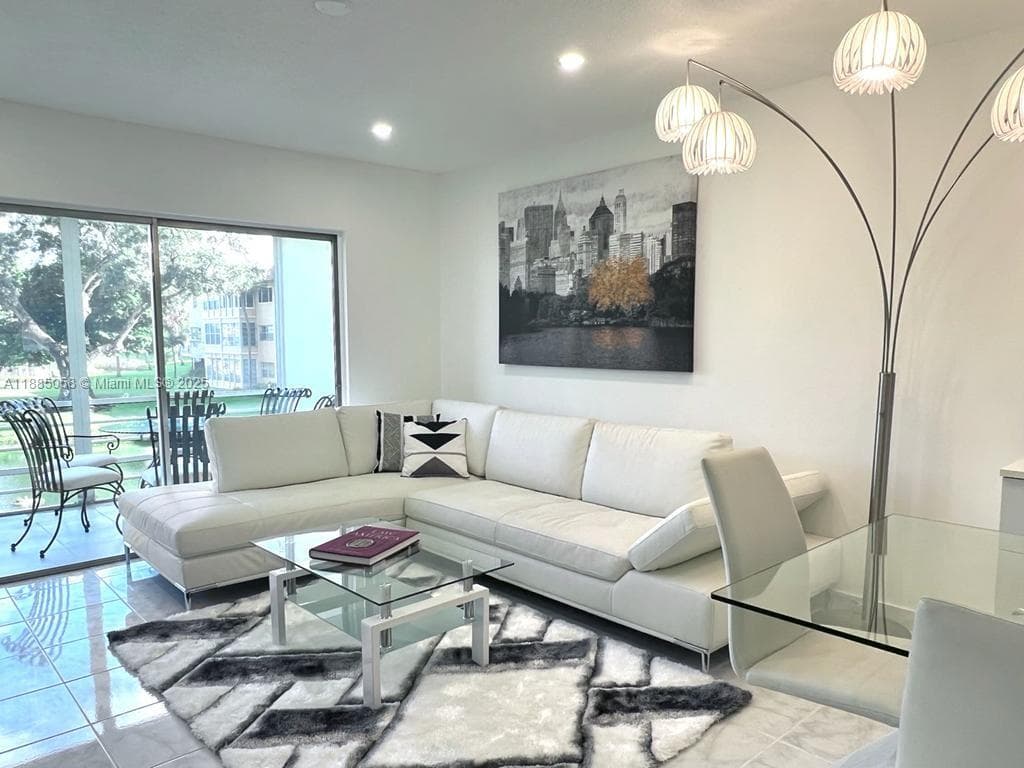 5051 W Oakland Park Blvd # 204, Lauderdale Lakes FL 33313 photo 3