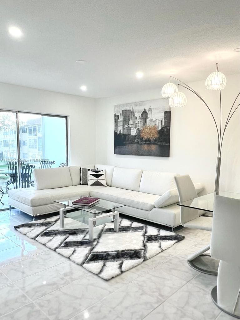 5051 W Oakland Park Blvd # 204, Lauderdale Lakes FL 33313 photo 5