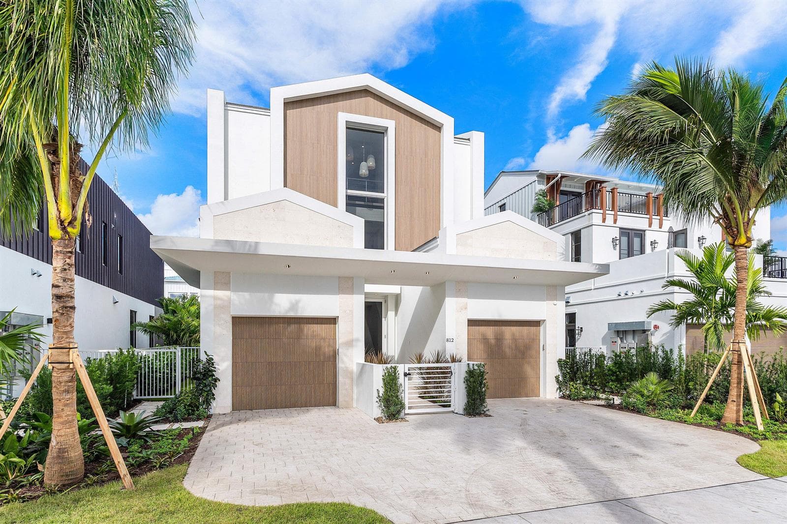 812 Palm Trail, Delray Beach FL 33483 photo 2