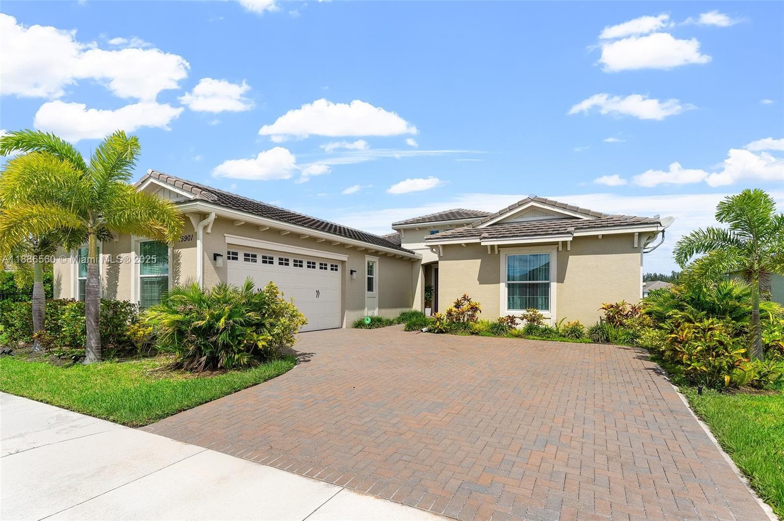 15901 Meadowlark Ct, Loxahatchee FL 33470
