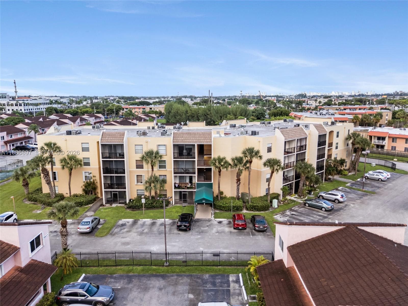 8005 Lake Dr # 404, Doral FL 33166