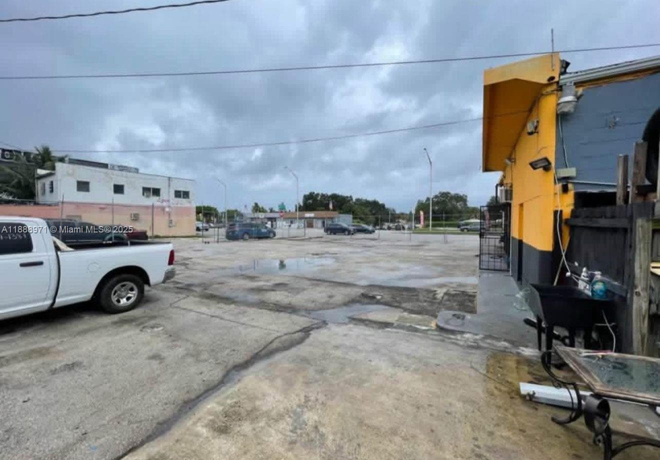 1550 NW 79th St, Miami FL 33147 photo 4
