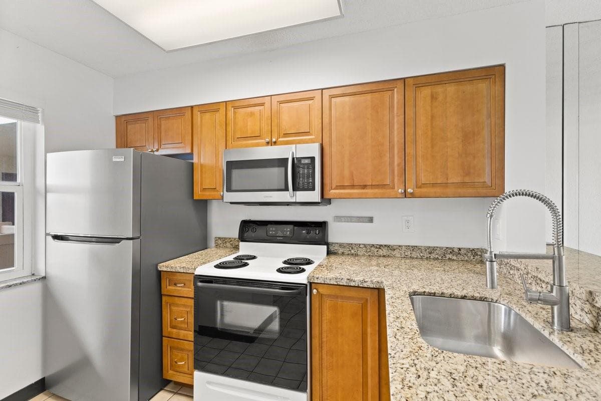 2106 S Cypress Bend Drive # 506, Pompano Beach FL 33069 photo 4