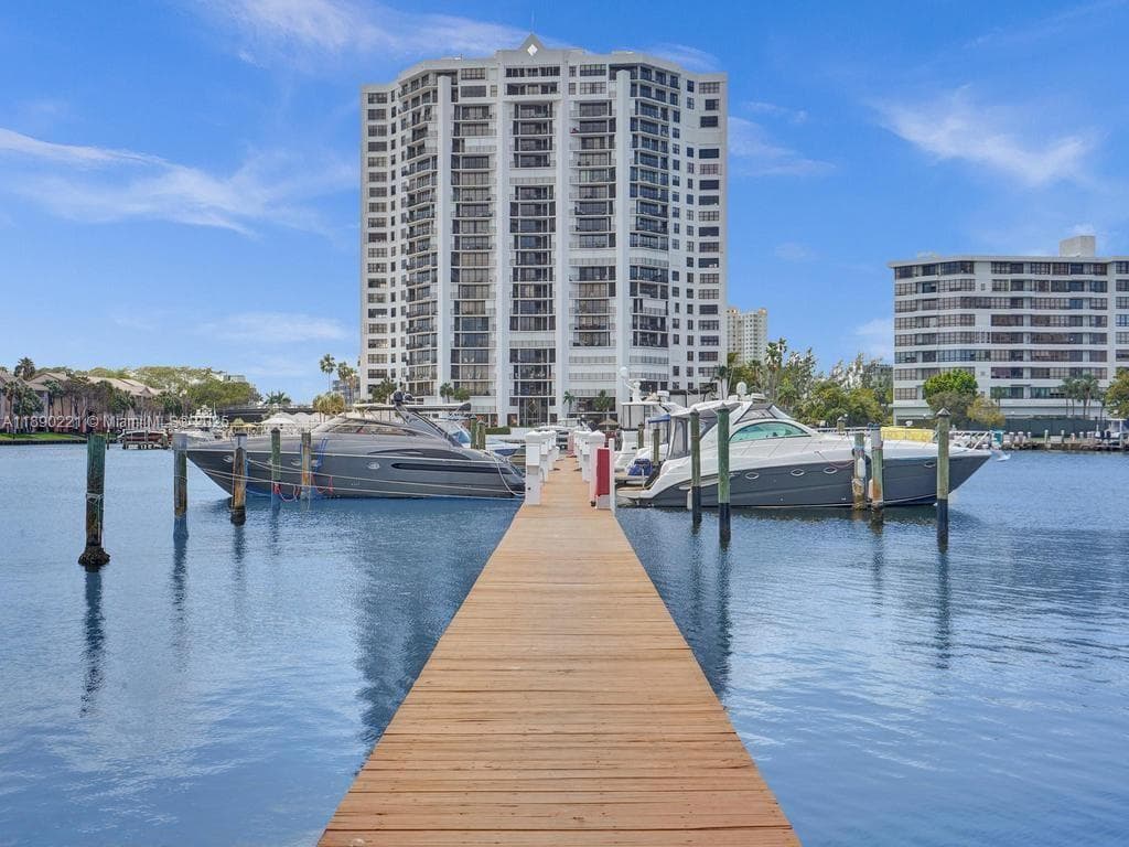 2667 S Parkview Dr, Hallandale Beach FL 33009 photo 2