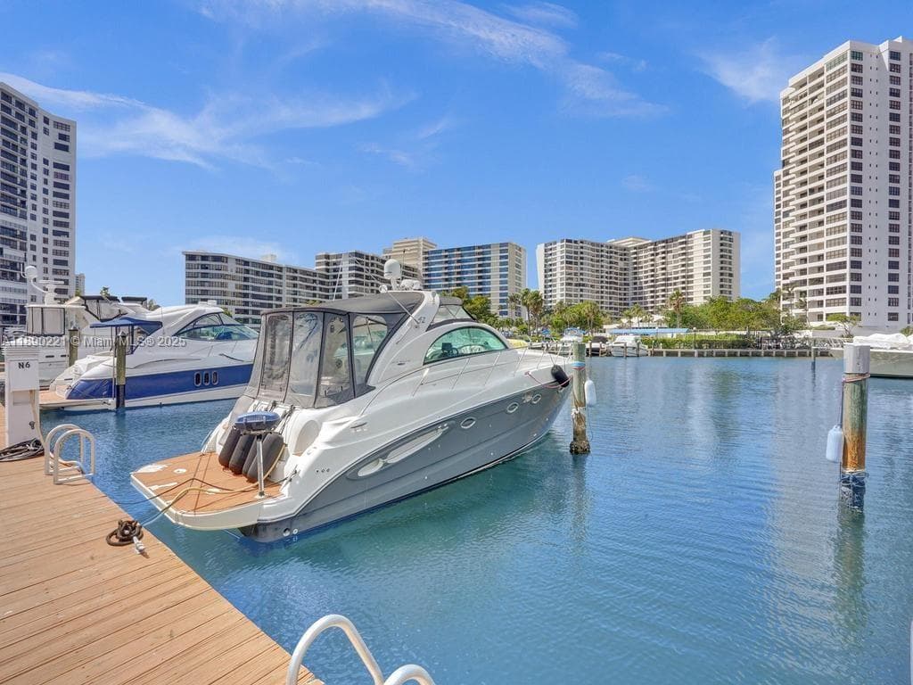 2667 S Parkview Dr, Hallandale Beach FL 33009 photo 3