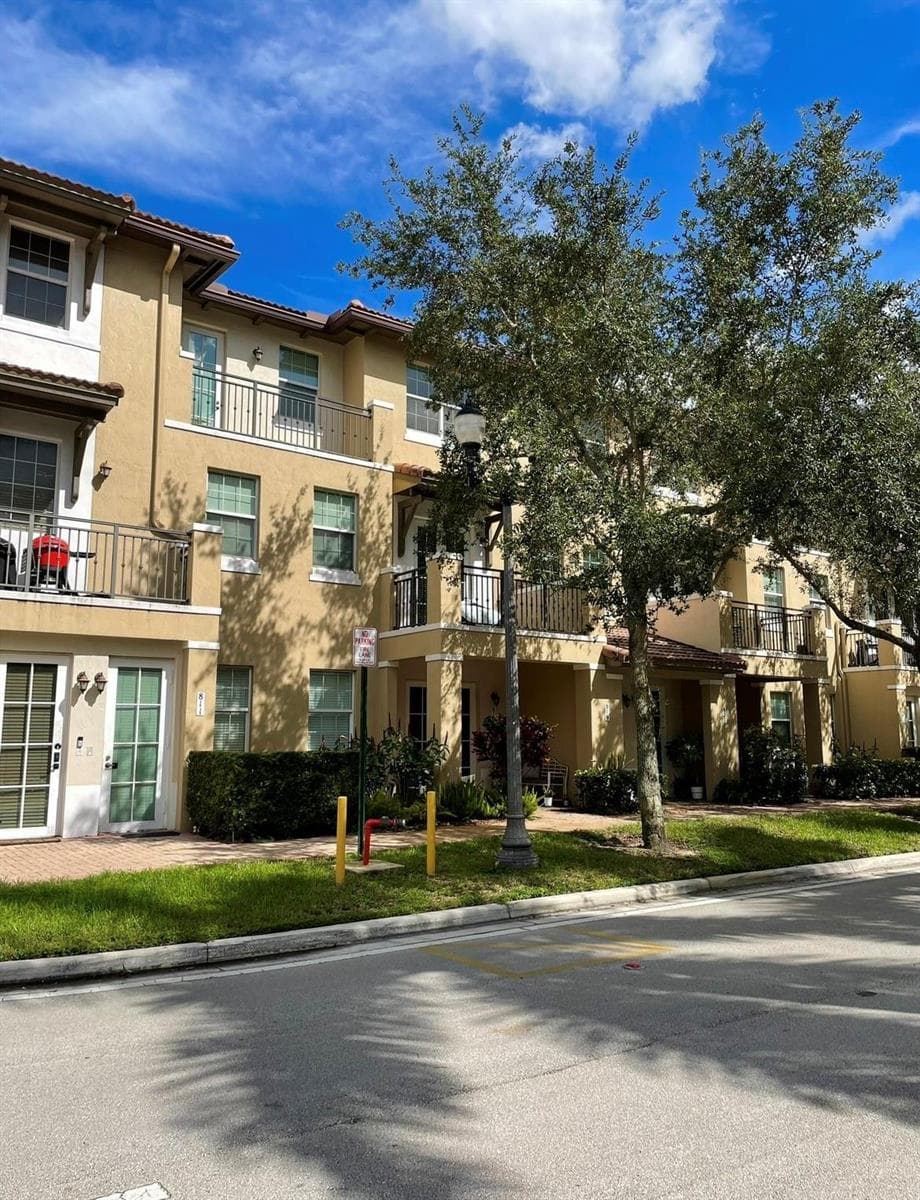 817 SW 147th Avenue # 1404, Pembroke Pines FL 33027 photo 4