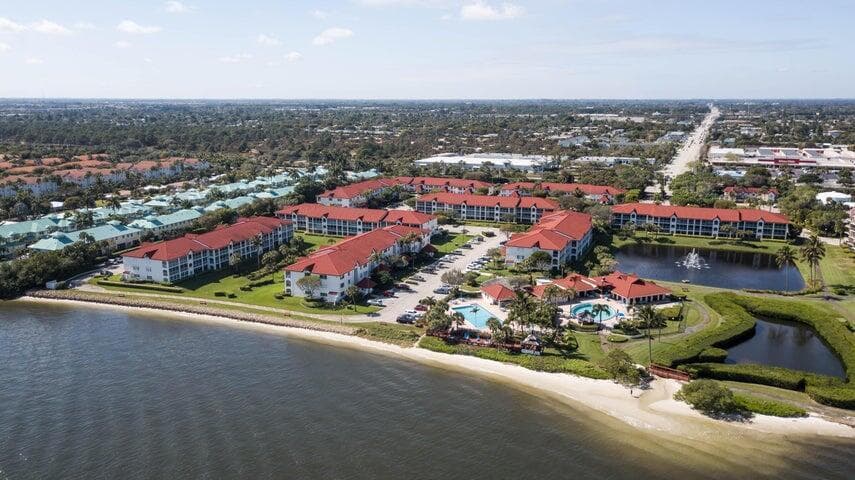 110 Half Moon Circle # E2, Hypoluxo FL 33462 photo 4