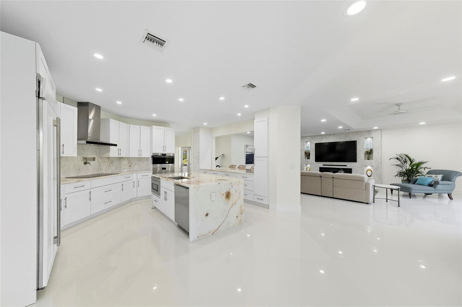 10038 Vestal Place, Coral Springs FL 33071 photo 2