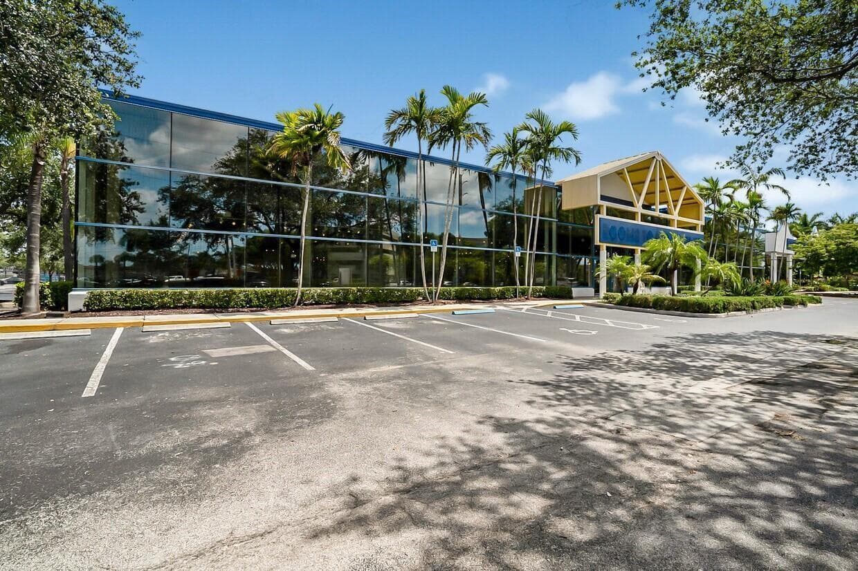 1605 W Oakland Park Boulevard, Oakland Park FL 33311 photo 2