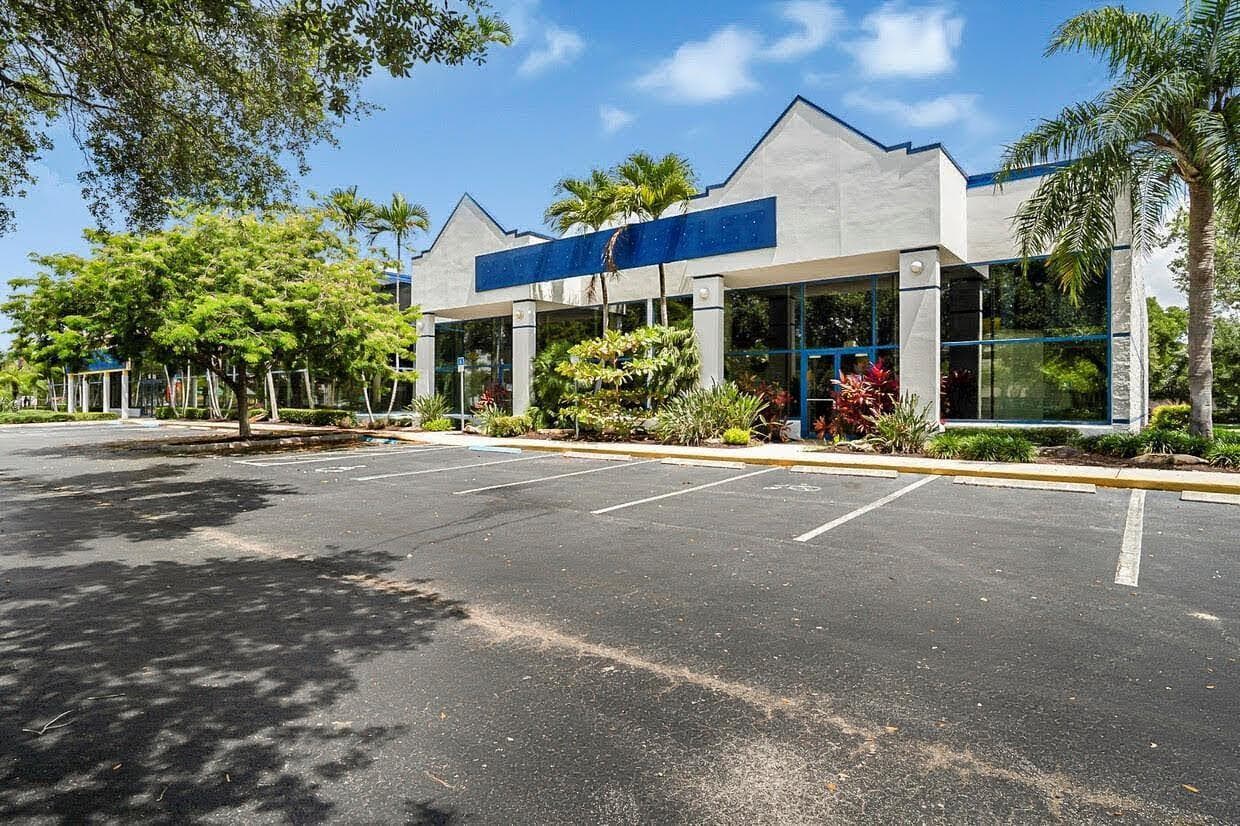 1605 W Oakland Park Boulevard, Oakland Park FL 33311 photo 4