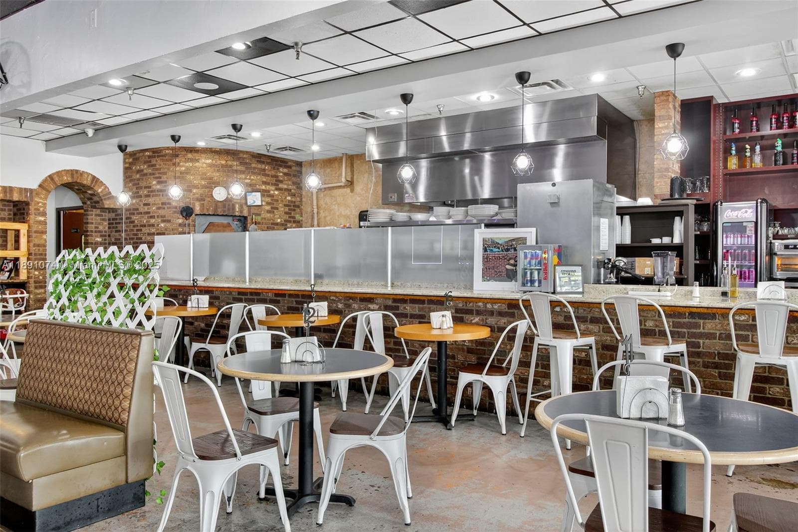 Restaurant and Bar For Sale in Coral Springs, Coral Springs FL 33071 photo 4
