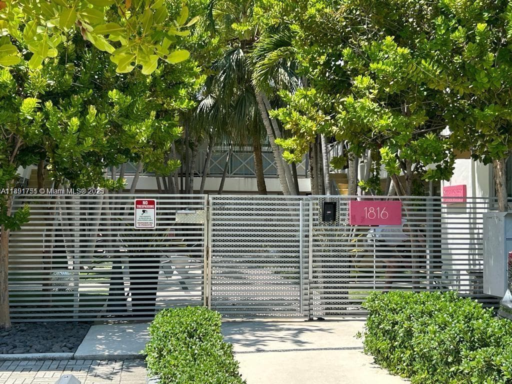 1816 Meridian Ave # 18, Miami Beach FL 33139