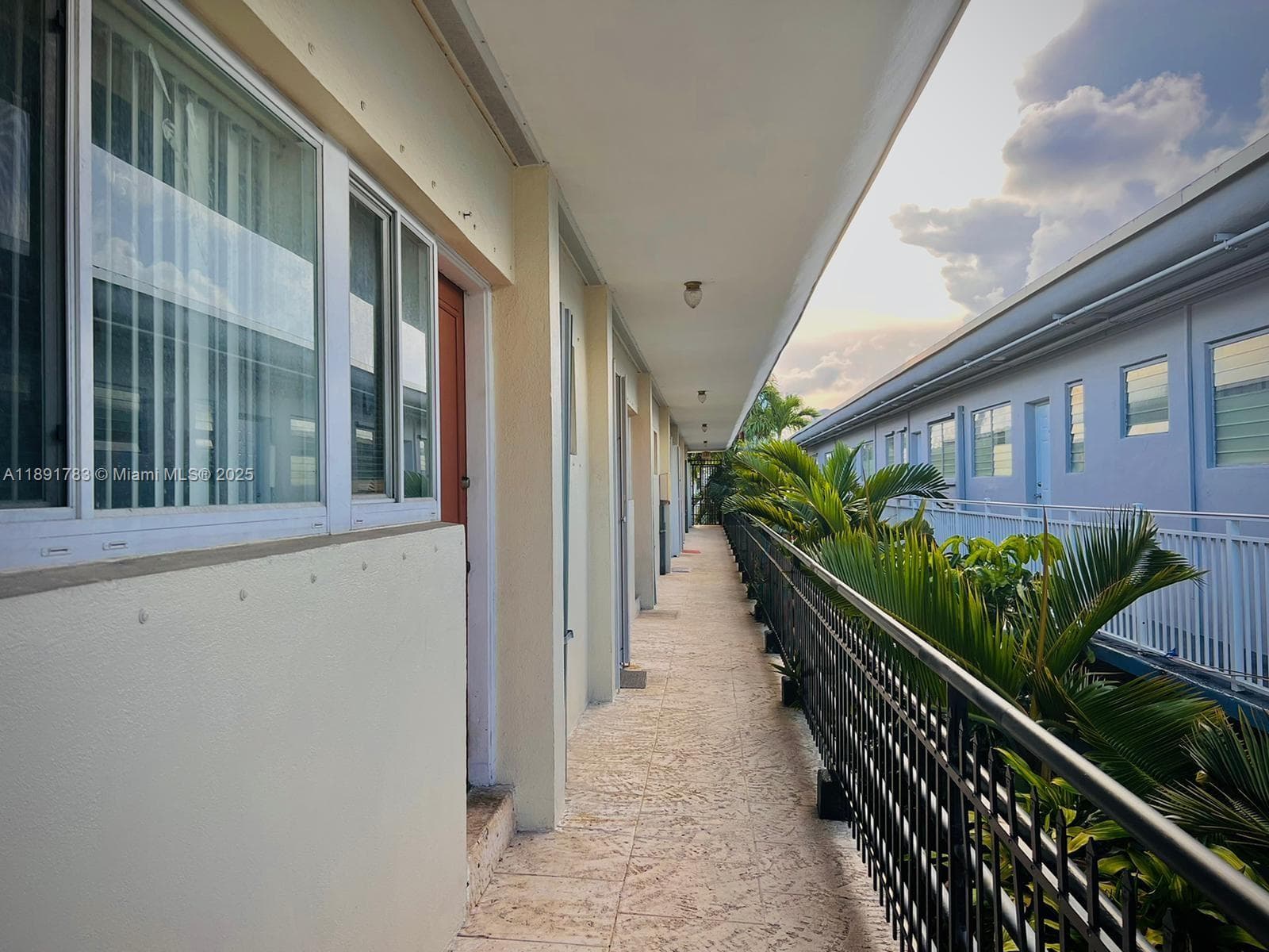 7435 Byron Ave, Miami Beach FL 33141 photo 4