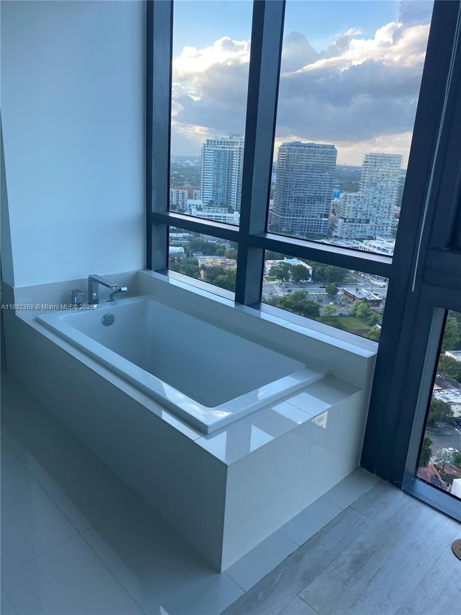 650 NE 32nd St # 3108, Miami FL 33137 photo 4