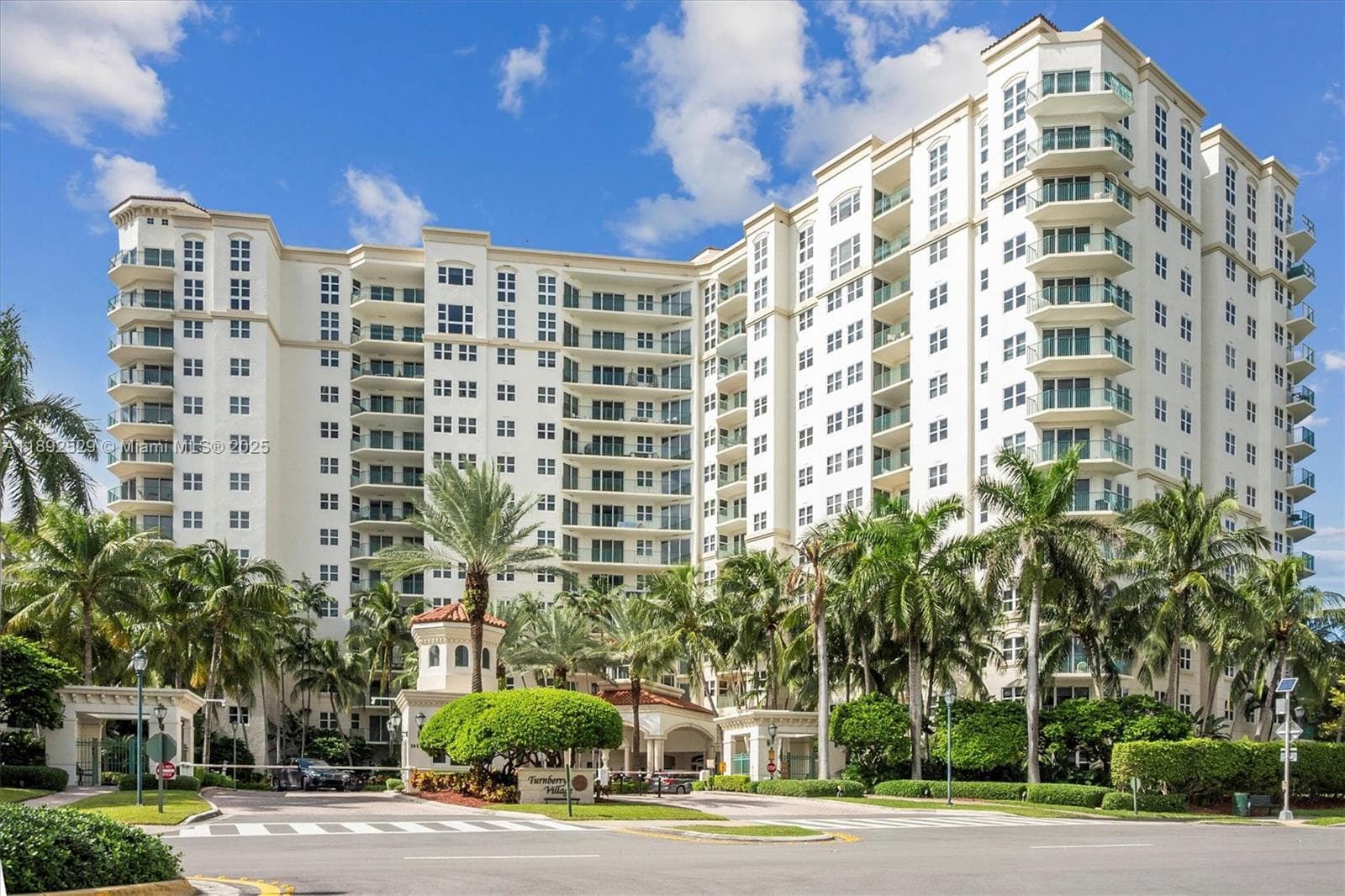 20000 E Country Club Dr, Aventura FL 33180 photo 2