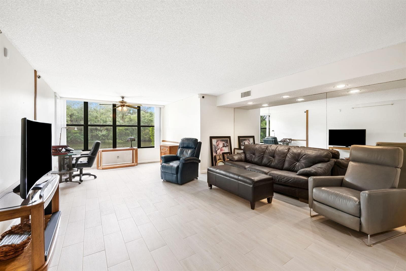 2908 Carambola Circle # b, Coconut Creek FL 33066 photo 2