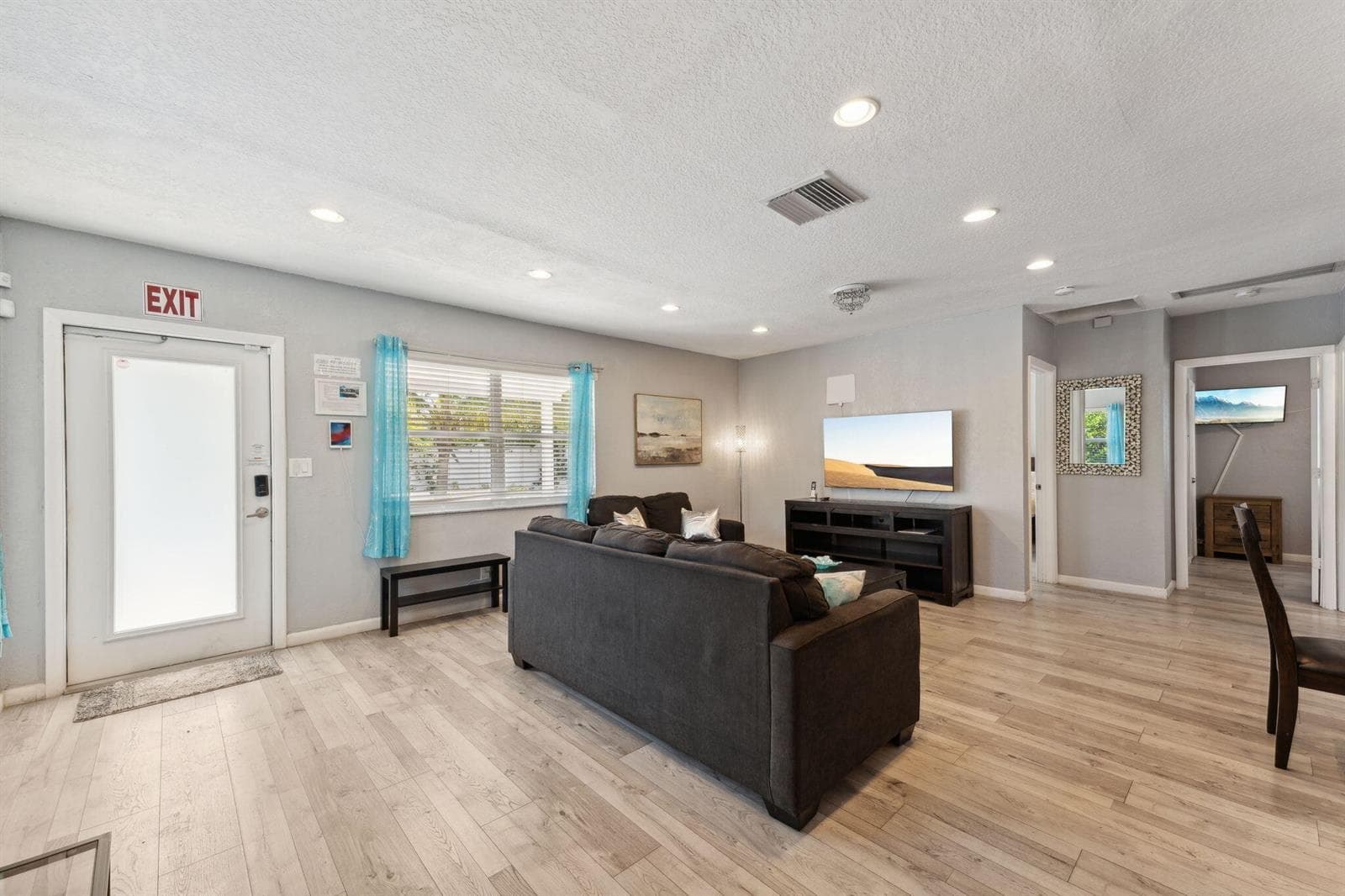 1631 N Andrews Square, Fort Lauderdale FL 33311 photo 2