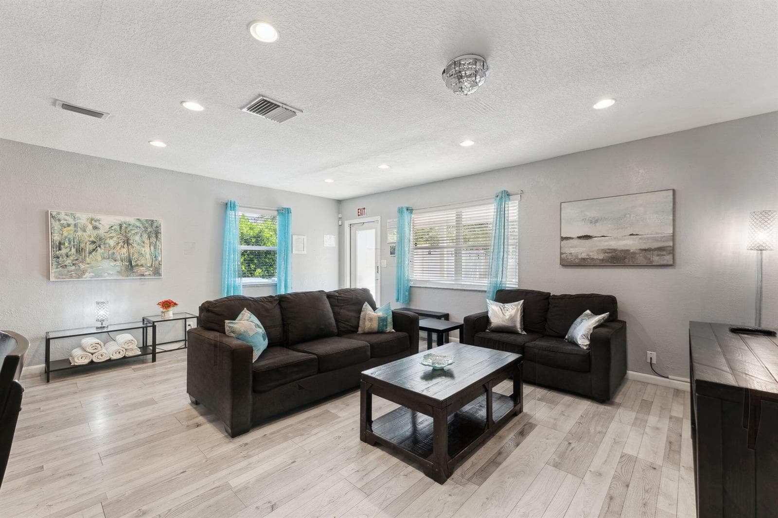 1631 N Andrews Square, Fort Lauderdale FL 33311 photo 3