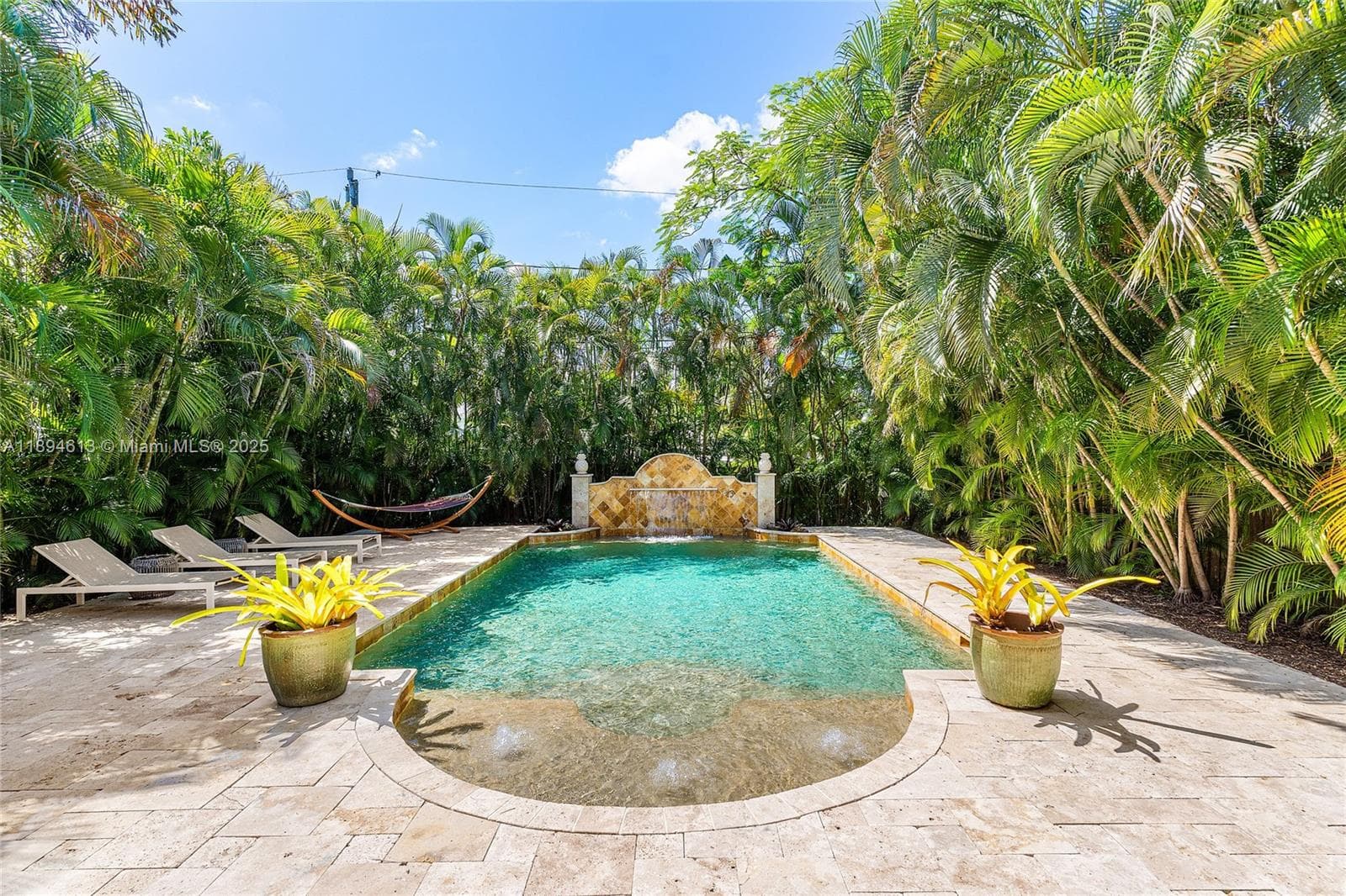 12 NE 26th St, Wilton Manors FL 33305 photo 2