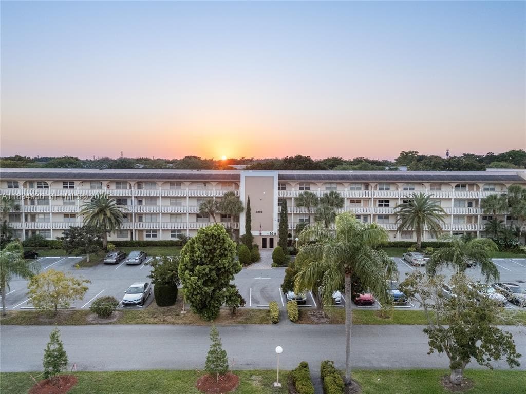 2202 Lucaya Bnd # L3, Coconut Creek FL 33066 photo 2