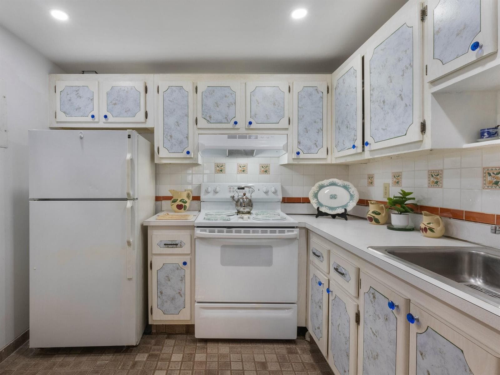 499 Saxony K, Delray Beach FL 33446 photo 3