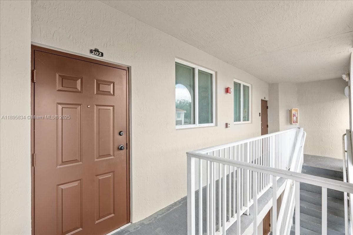 1677 SE 27th Ct # 202, Homestead FL 33035