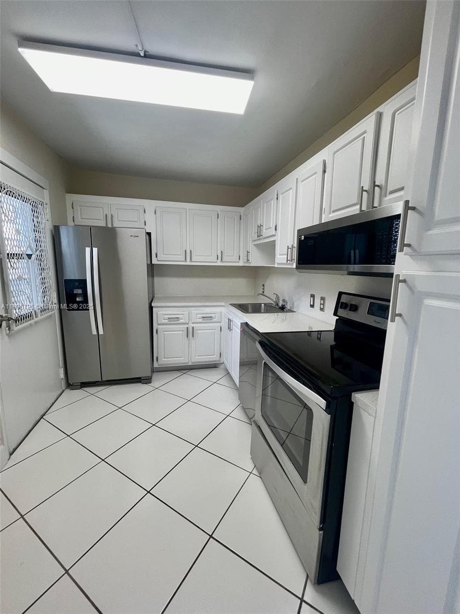 20400 W Country Club Dr # 608, Aventura FL 33180 photo 5