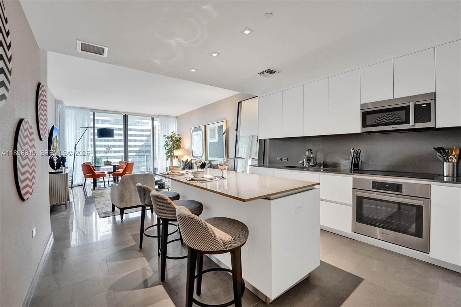 88 SW 7th St # 1408, Miami FL 33130 photo 4