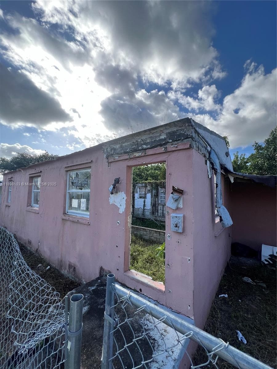 2122 Dewey St, Hollywood FL 33020 photo 3