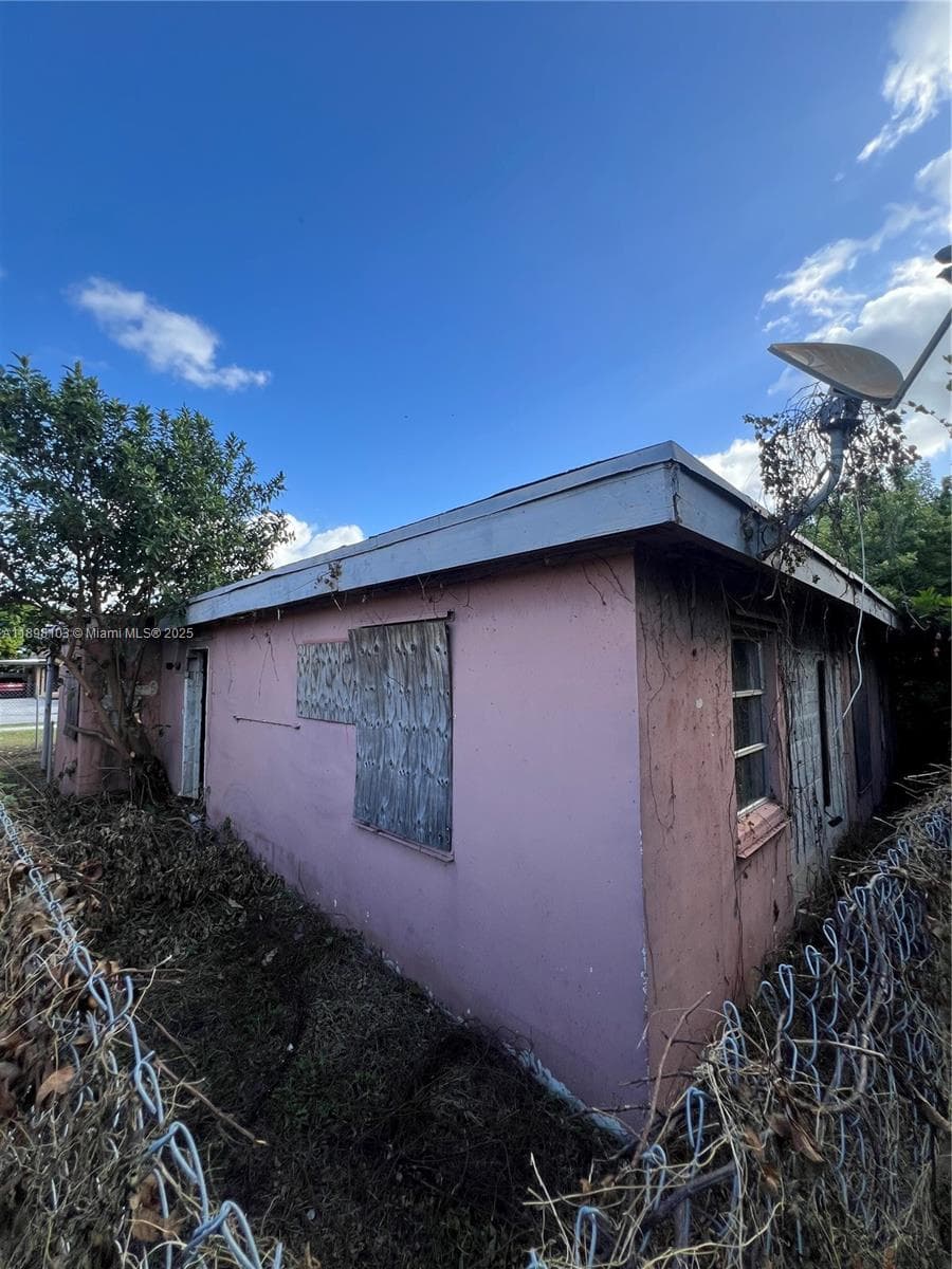 2122 Dewey St, Hollywood FL 33020 photo 4